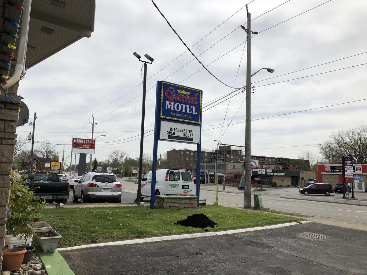 Grand Motel Brantford Buitenkant foto